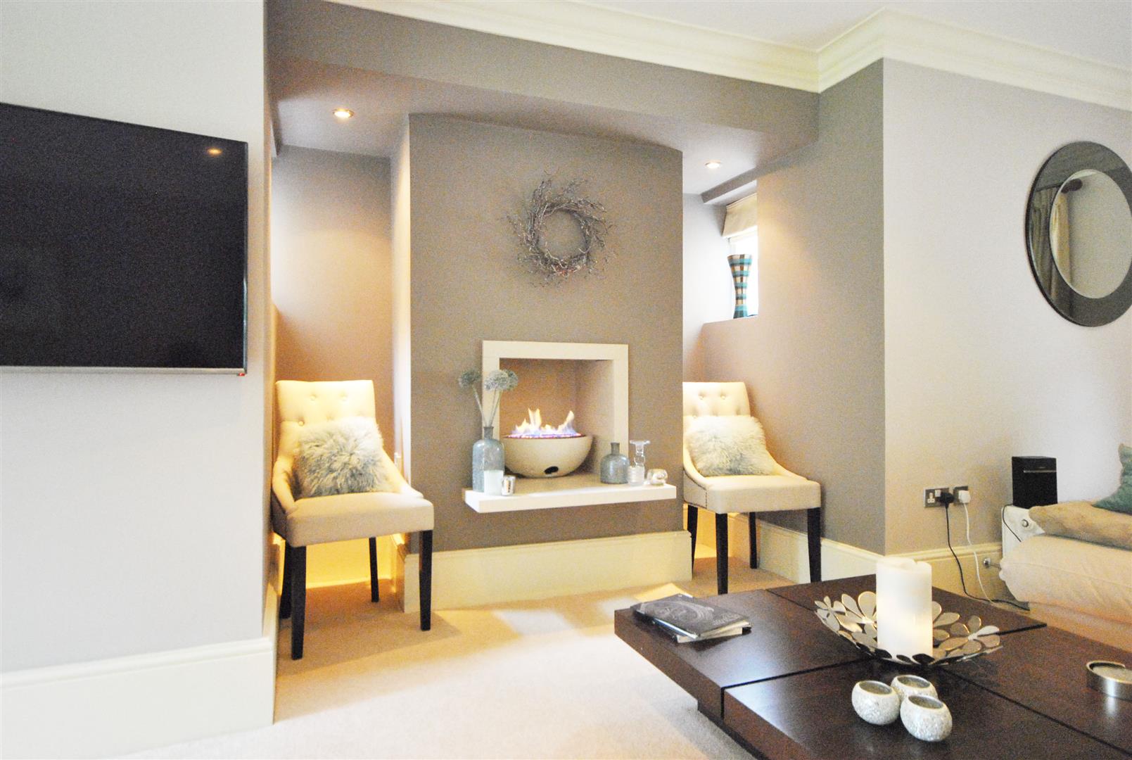 4 Bedrooms, House - Detached
